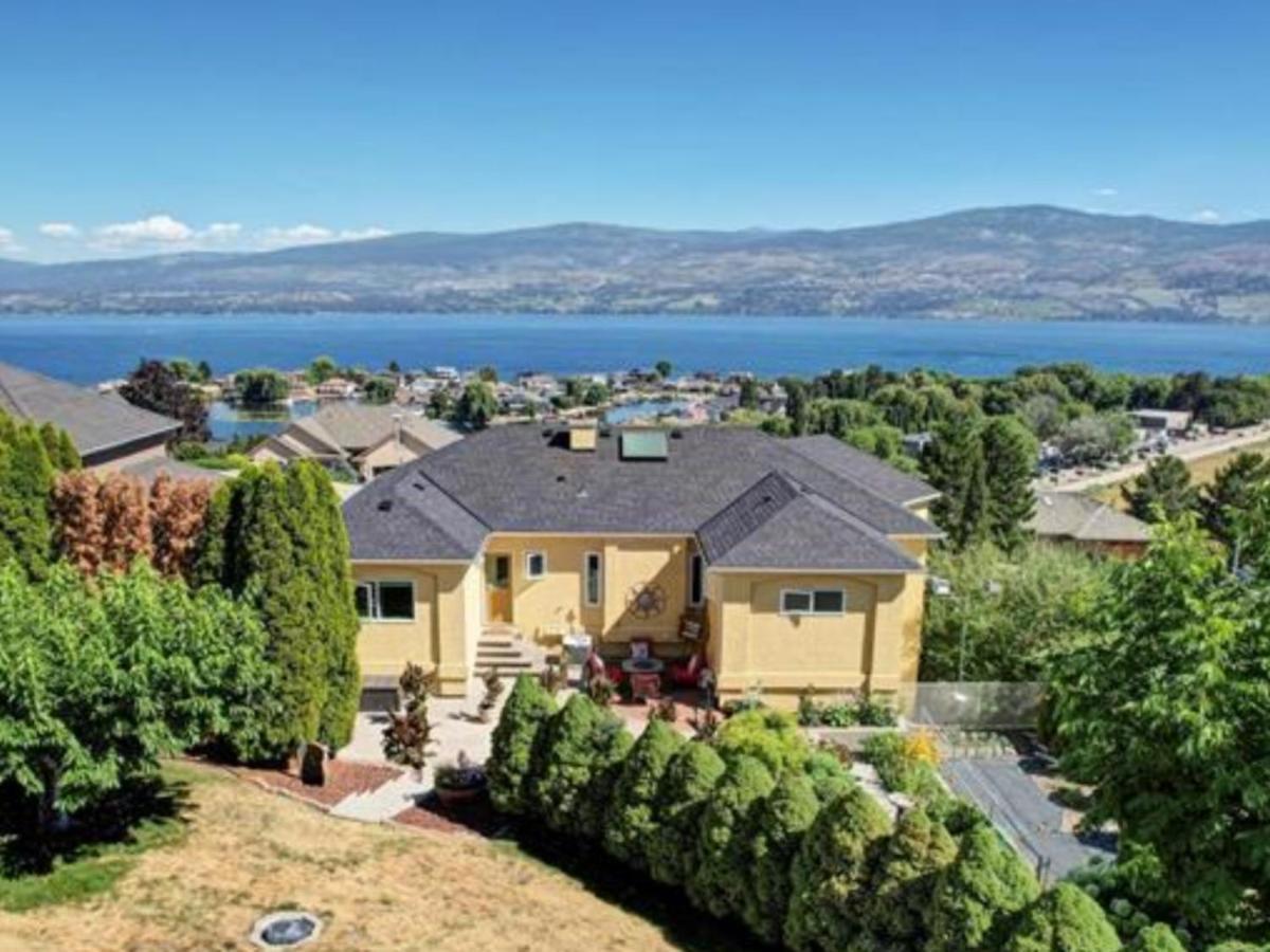 Lake View Yellow House By Winary Resort West Kelowna Exterior foto